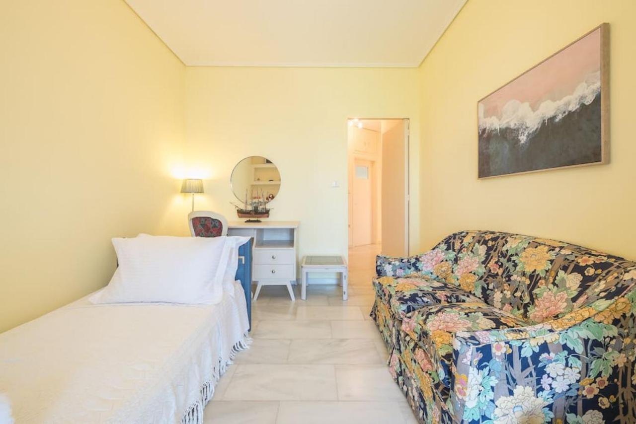 Central 3Br Apartment Next To Panormou Metro! Atenas Exterior foto