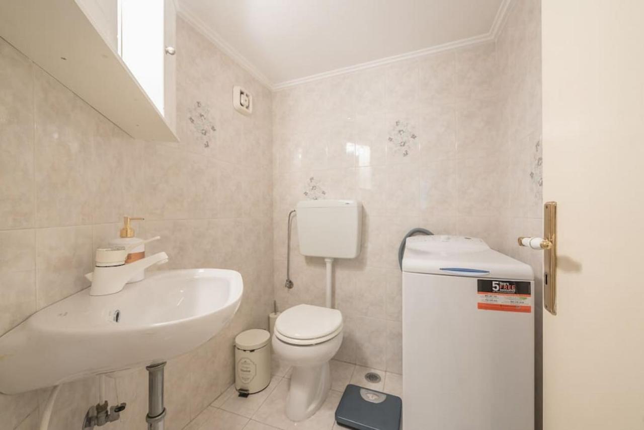 Central 3Br Apartment Next To Panormou Metro! Atenas Exterior foto