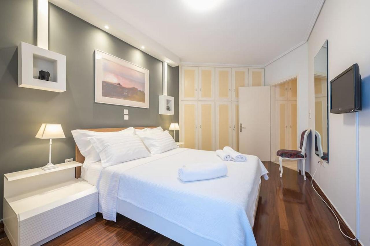 Central 3Br Apartment Next To Panormou Metro! Atenas Exterior foto